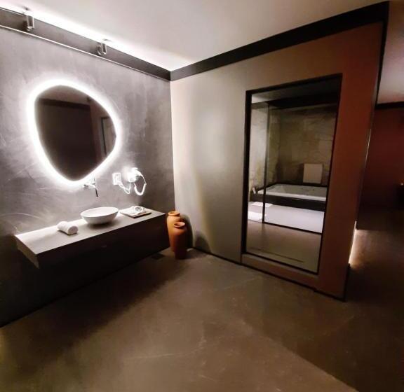 Luv Gardens Motel   Adults Only