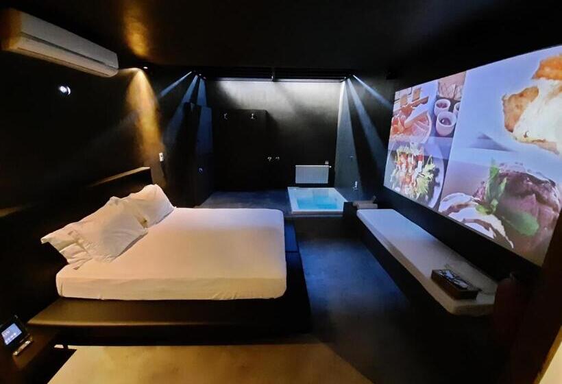 Luv Gardens Motel   Adults Only