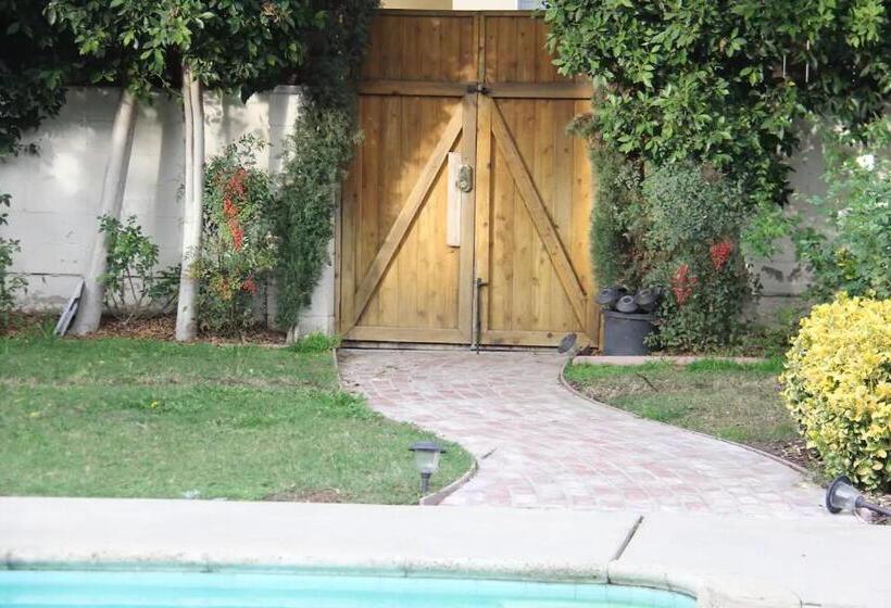 پانسیون Cute Cottage, Walk To The Studios, Pool, Bbq