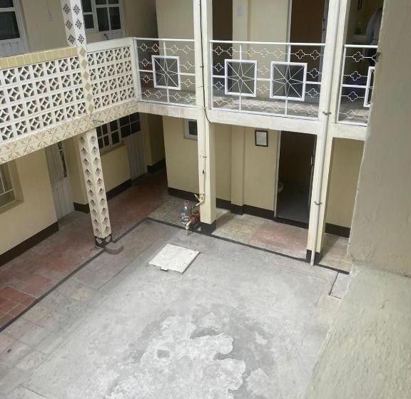 پانسیون Hostal Las Quince Letras