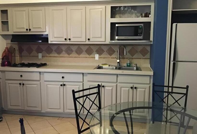 פנסיון The Hideaway Vacation Condos