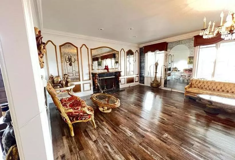 Retkeilymaja Pill Hill Mansion