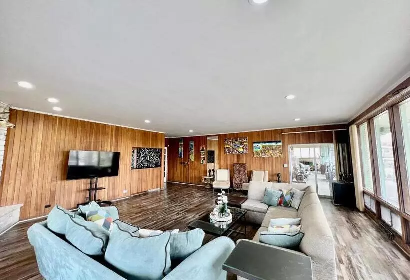 Retkeilymaja Pill Hill Mansion