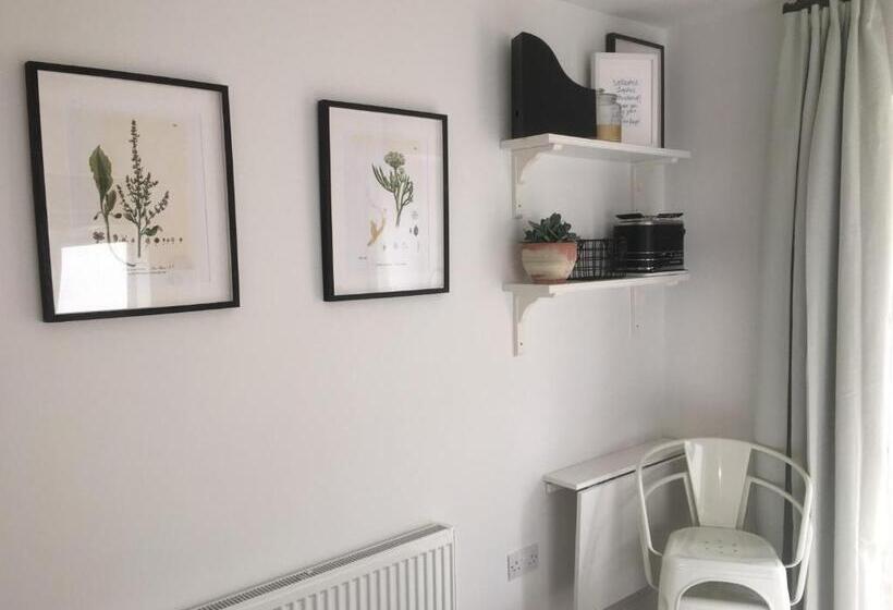 مبيت وإفطار Cedar Shade Cottage Ensuite Private Annexe With Parking