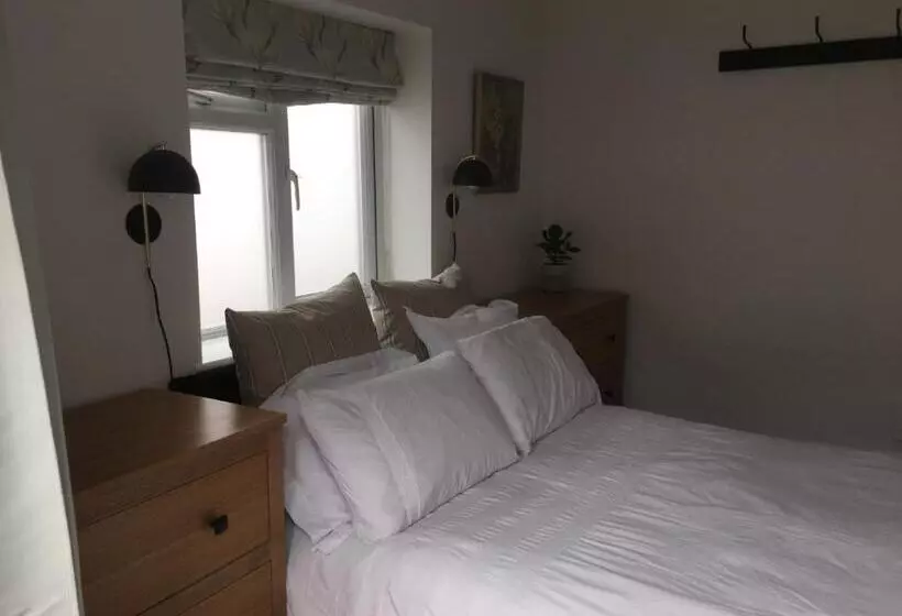 ベッドアンドブレックファースト Cedar Shade Cottage Ensuite Private Annexe With Parking