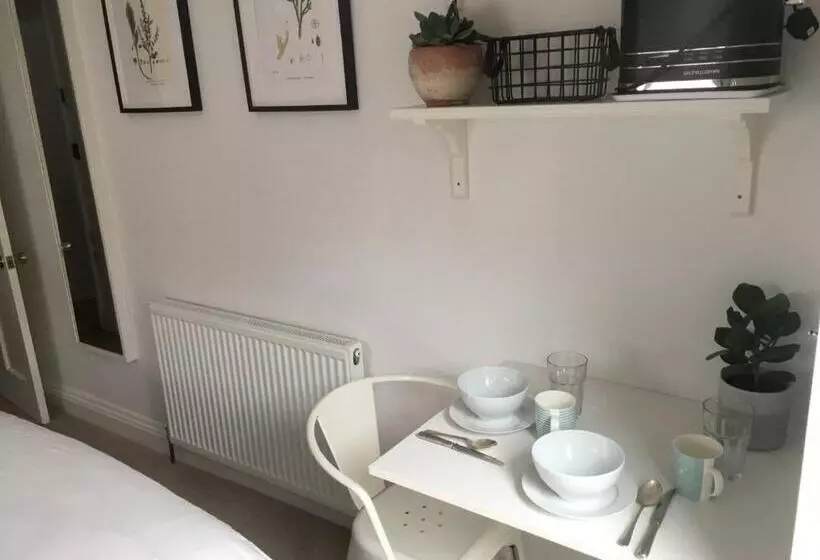 ベッドアンドブレックファースト Cedar Shade Cottage Ensuite Private Annexe With Parking