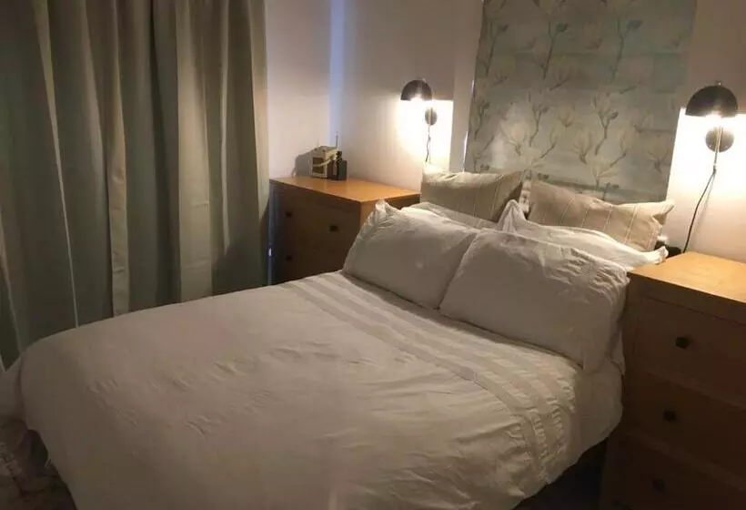 ベッドアンドブレックファースト Cedar Shade Cottage Ensuite Private Annexe With Parking