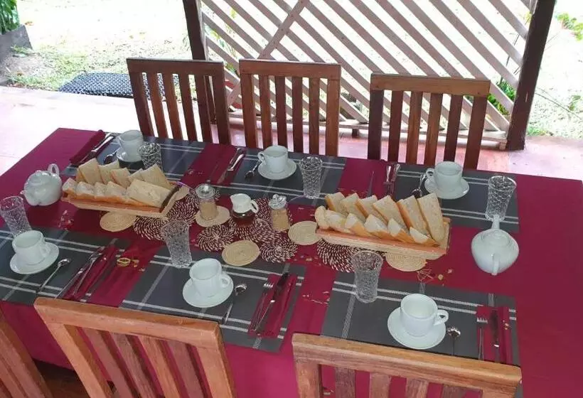 تختخواب و صبحانه Les Citronniers