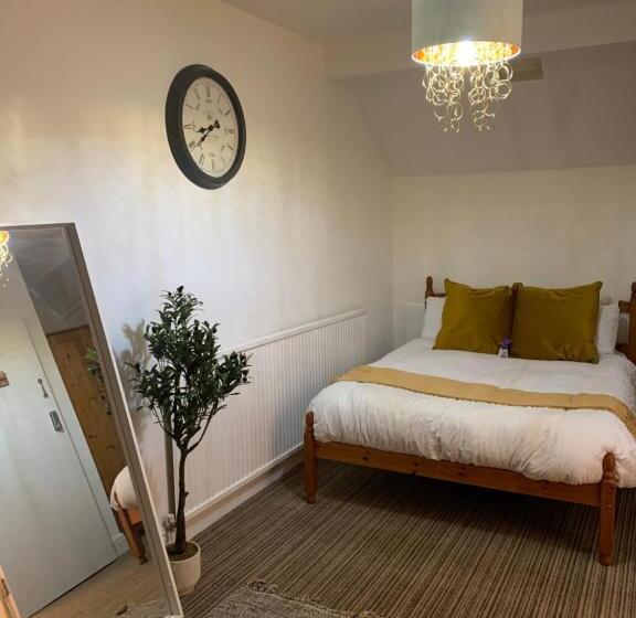 تختخواب و صبحانه Sam’z Boutique