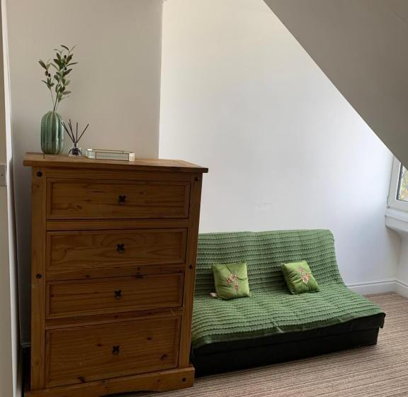 تختخواب و صبحانه Sam’z Boutique