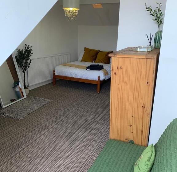 تختخواب و صبحانه Sam’z Boutique