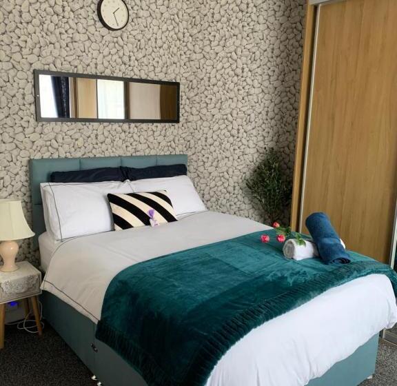 تختخواب و صبحانه Sam’z Boutique