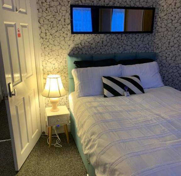 تختخواب و صبحانه Sam’z Boutique