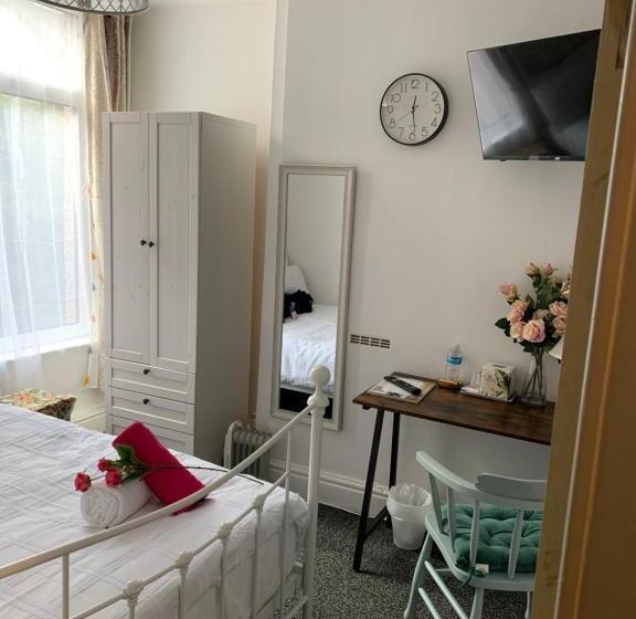 تختخواب و صبحانه Sam’z Boutique