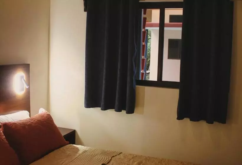 Hotelli Brahman Bungalows On Pavones Point