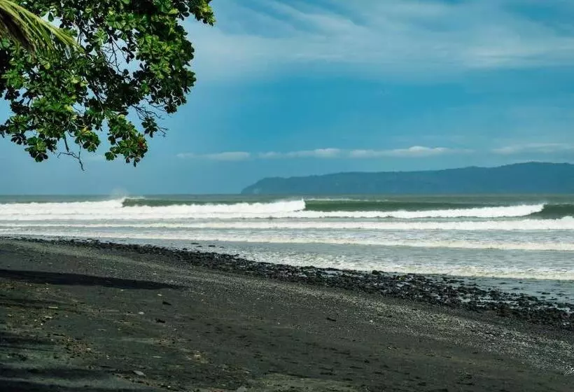Hotelli Brahman Bungalows On Pavones Point