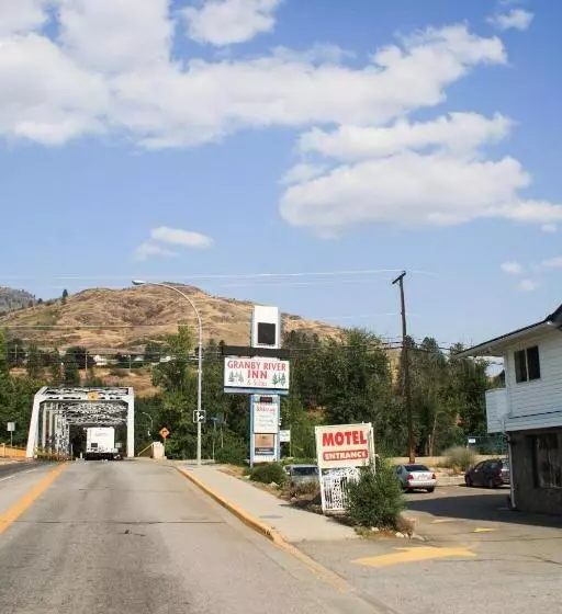 Hotelli Granby River Inn & Suites