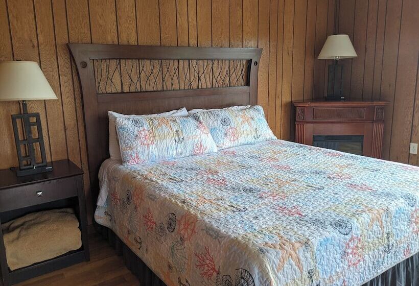 酒店 Riverboat Inn & Suites