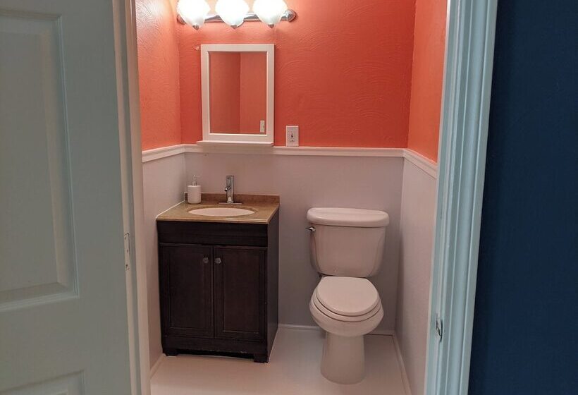 酒店 Riverboat Inn & Suites