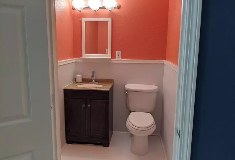 Hotelli Riverboat Inn & Suites