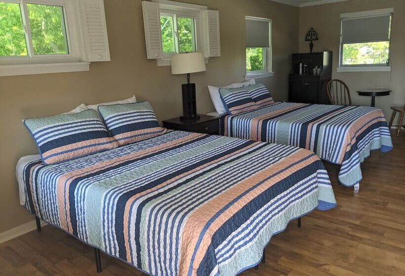 酒店 Riverboat Inn & Suites