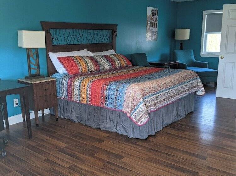 酒店 Riverboat Inn & Suites