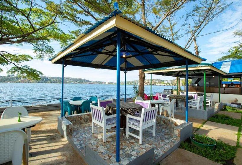 فندق Rusty Rock Beach Resort & Spa