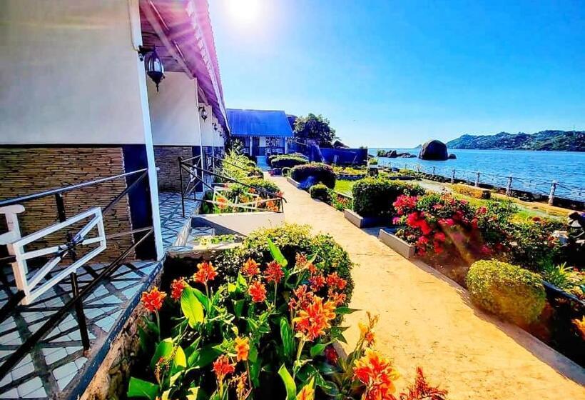 فندق Rusty Rock Beach Resort & Spa