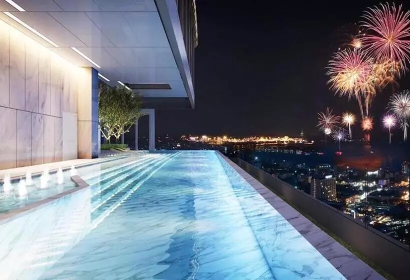 Once Pattaya Seaview Condo