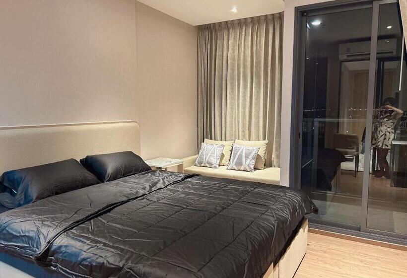 Once Pattaya Seaview Condo