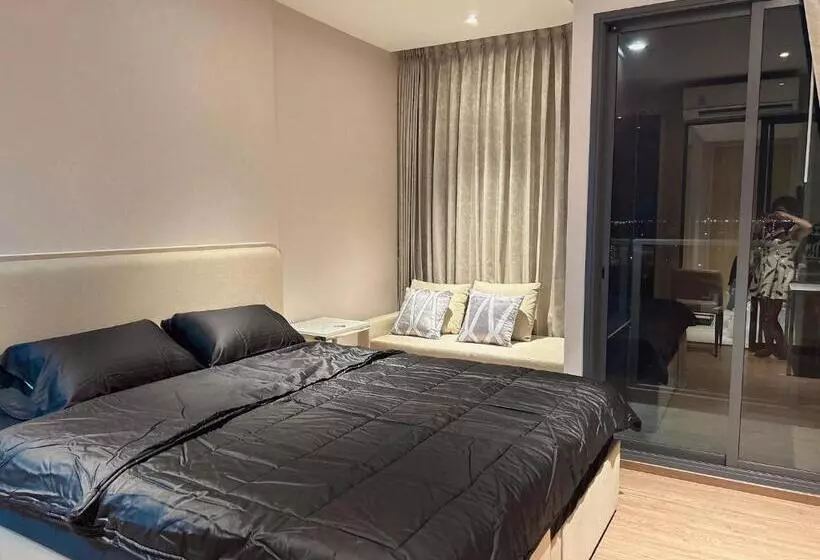 Once Pattaya Seaview Condo