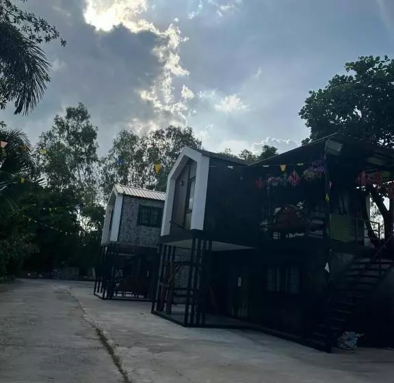 ペンション โรงแรมราชิการีสอร์ท