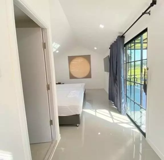 ペンション โรงแรมราชิการีสอร์ท