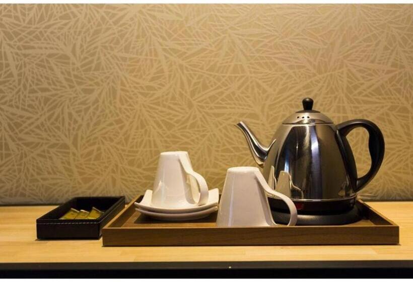 Shakespeare Hotel Vacation Stay 74095v