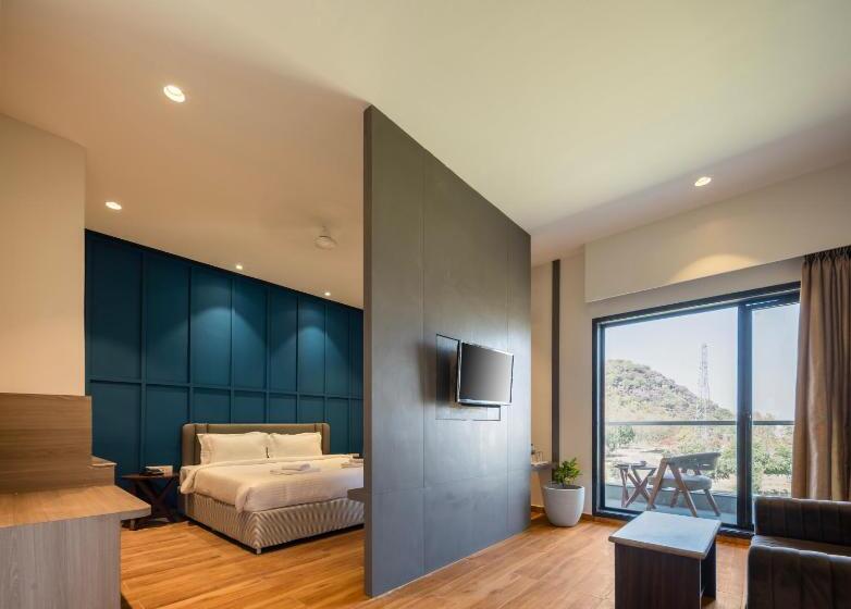 Отель Bafna Lawn