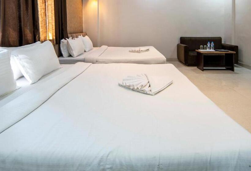 Отель Bafna Lawn