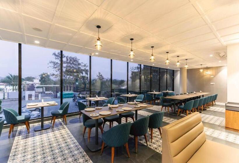 Отель Bafna Lawn