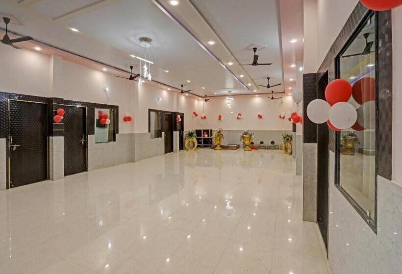 Отель Oyo Flagship 81203 New Meeranjay Mansion