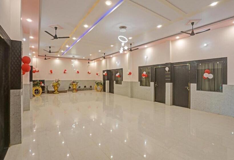 Отель Oyo Flagship 81203 New Meeranjay Mansion