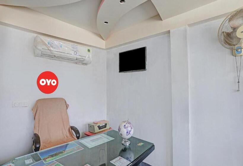 Отель Oyo Flagship 81203 New Meeranjay Mansion