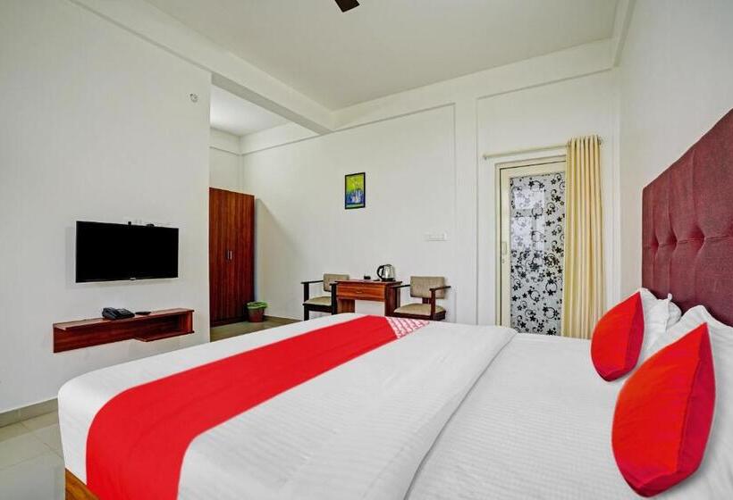 ホテル Oyo Flagship 81260 Star Lights