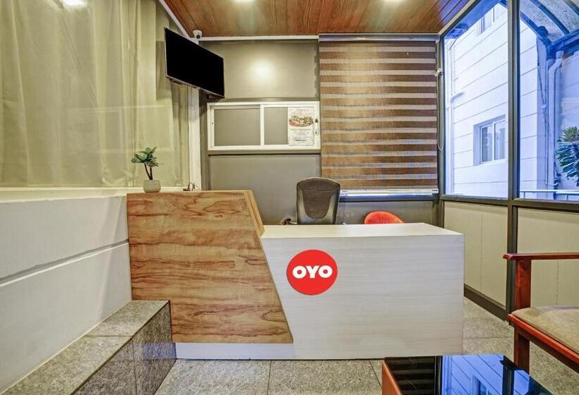 ホテル Oyo Flagship 81260 Star Lights