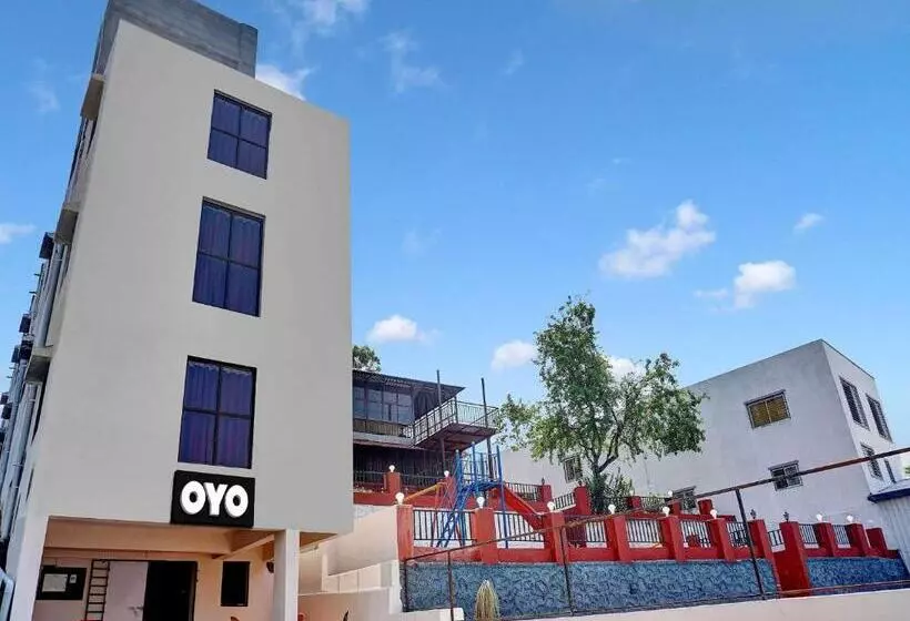 ホテル Oyo Flagship Shri Sai Lodging