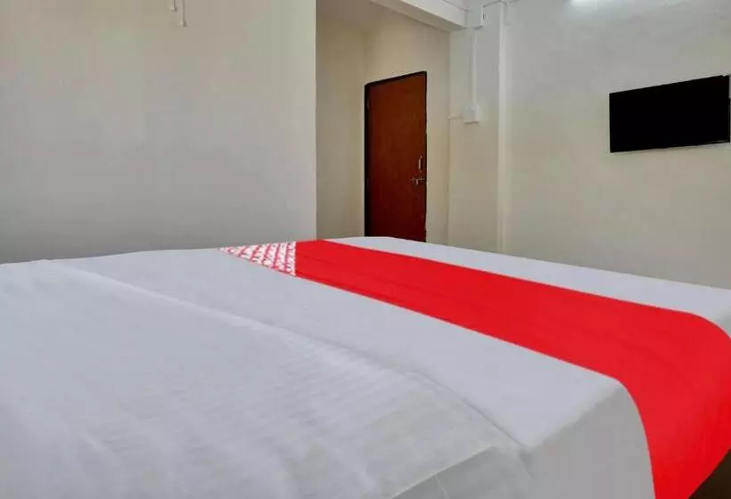 ホテル Oyo Flagship Shri Sai Lodging