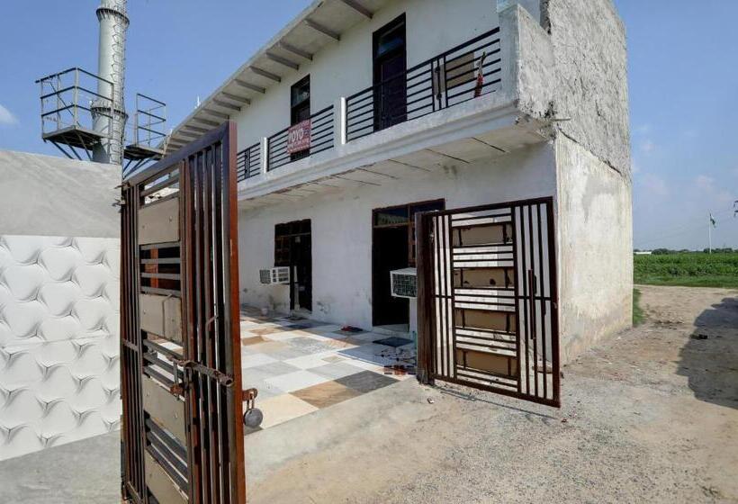 בית מלון כפרי Oyo Gold Inn