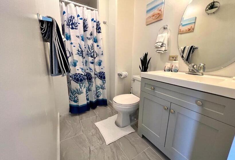 Hotelli Penthouse In Waikiki With Ocean & Mountain Views