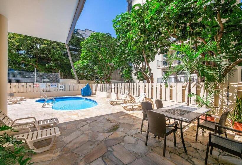 Hotelli Penthouse In Waikiki With Ocean & Mountain Views