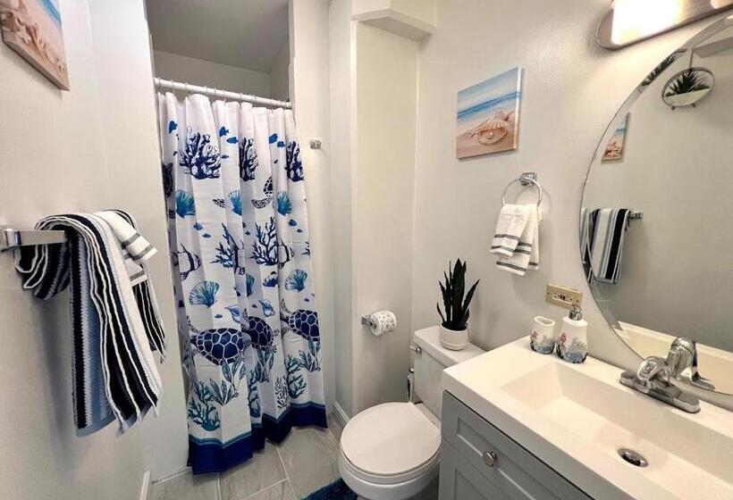 Hotelli Penthouse In Waikiki With Ocean & Mountain Views