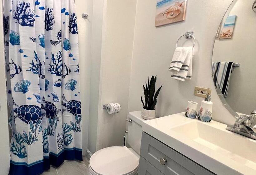 Hotelli Penthouse In Waikiki With Ocean & Mountain Views