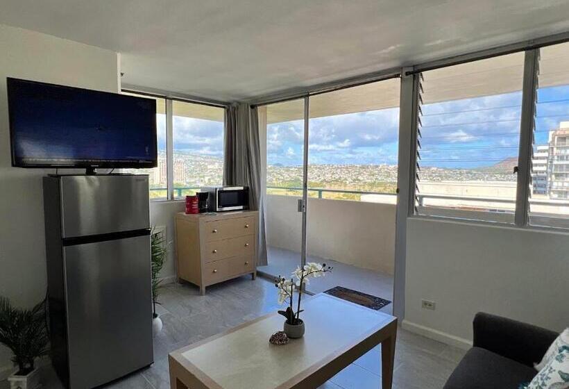 Hotelli Penthouse In Waikiki With Ocean & Mountain Views